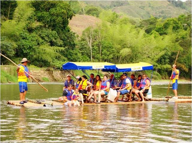 Balsaje por el río La Vieja